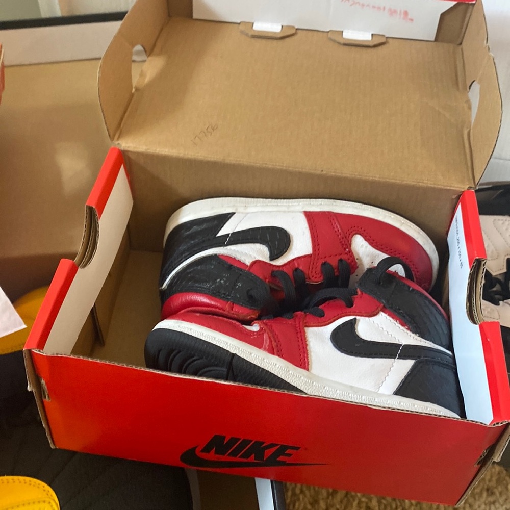 8c snakeskin 1s
